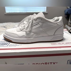 Women’s Reebok white tennis shoe, gum bottom size 7.5